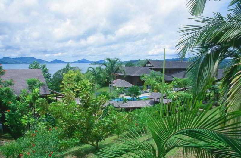 Aiman Batang Ai Resort & Retreat Lubok Antu Buitenkant foto